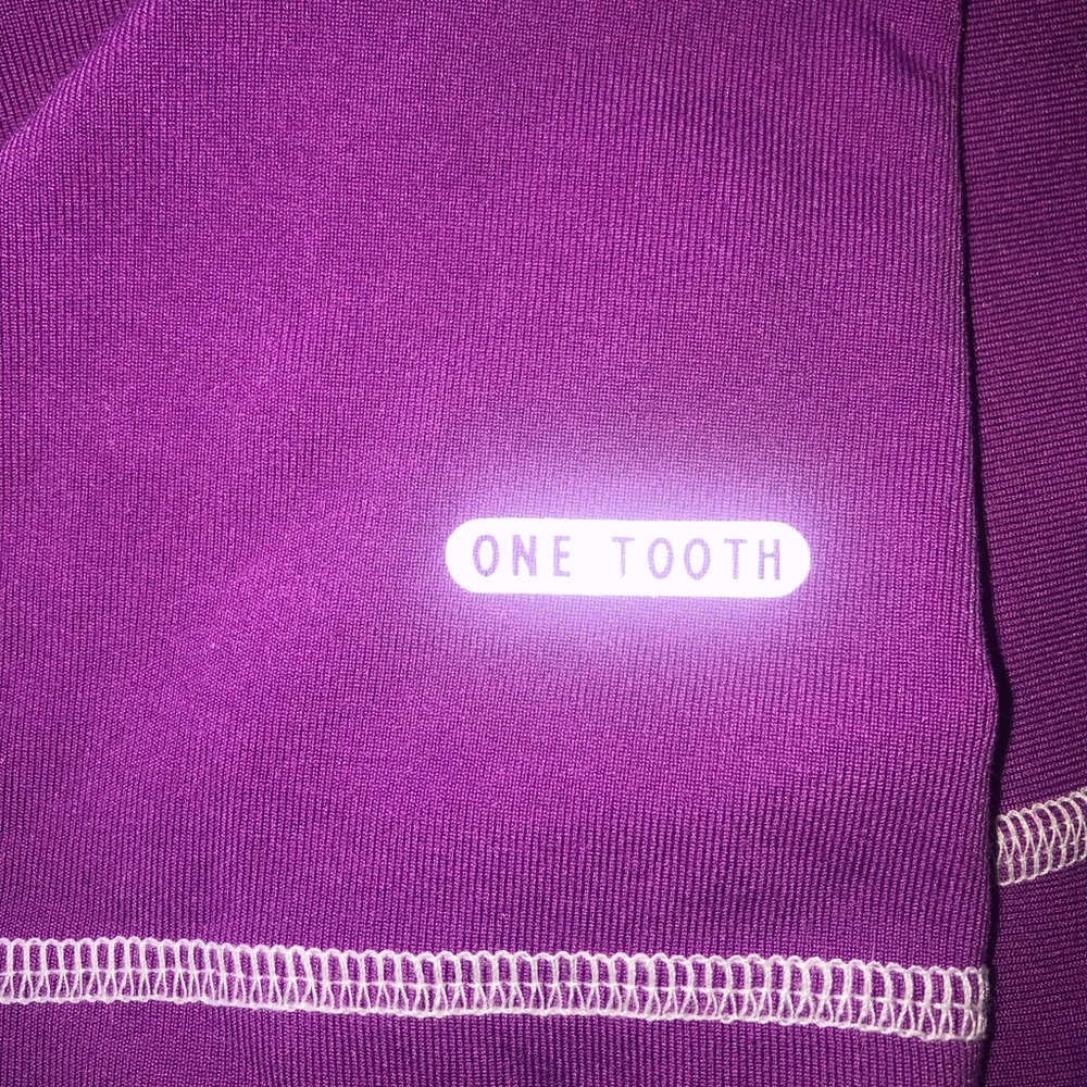 One Tooth Dry Fit top - Picture 2 of 4